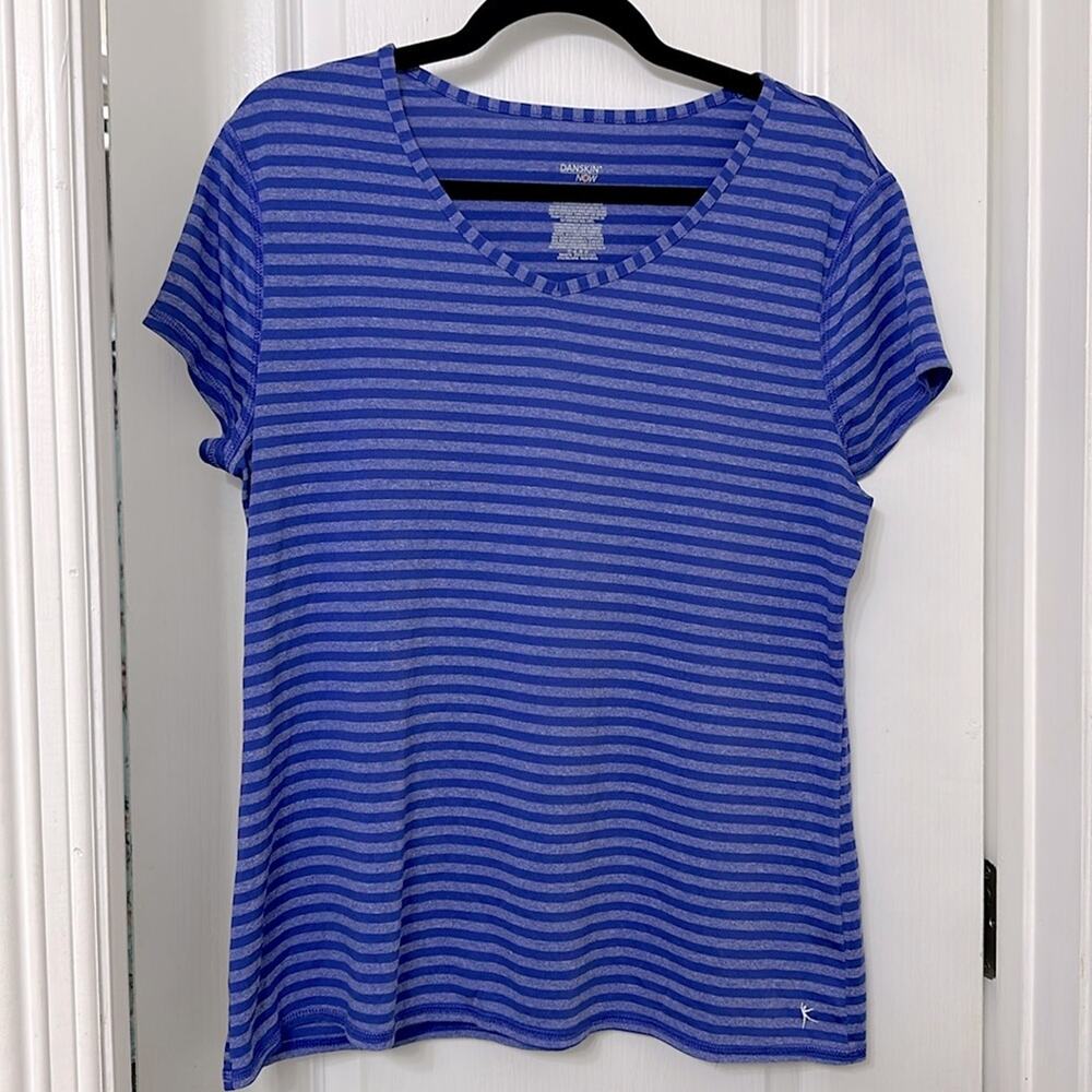 Danskin now semi fitted top size XXL
